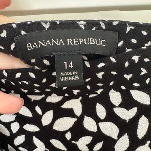 Banana Republic Black and White Patterned Garment